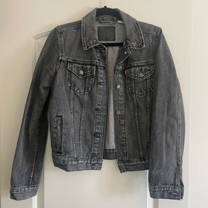 Levi’s women’s black denim jacket, size large